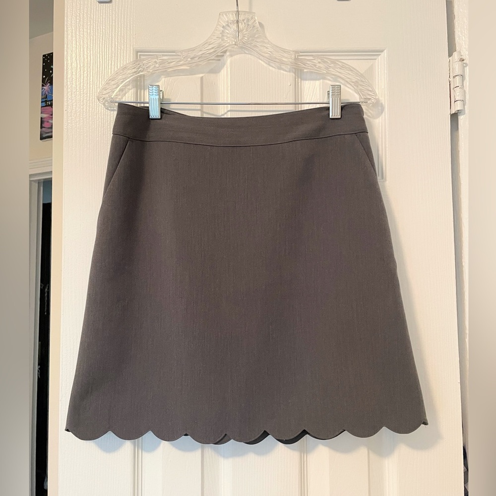 LOFT Grey Scallop Skirt — Size 6